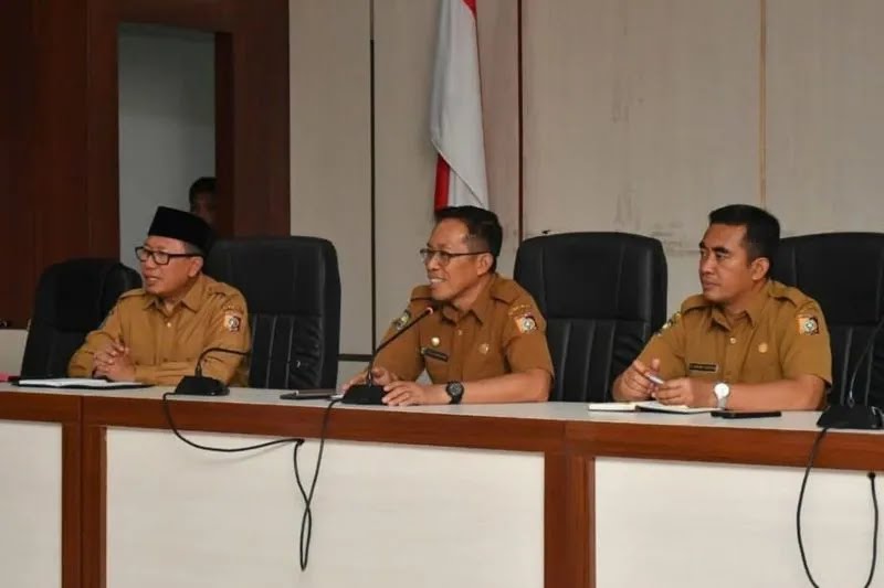 Rapat koordinasi Pemkab Lombok Timur, Provinsi NTB bersama Kepala OPD di Lombok Timur, Selasa (11/02/2025)