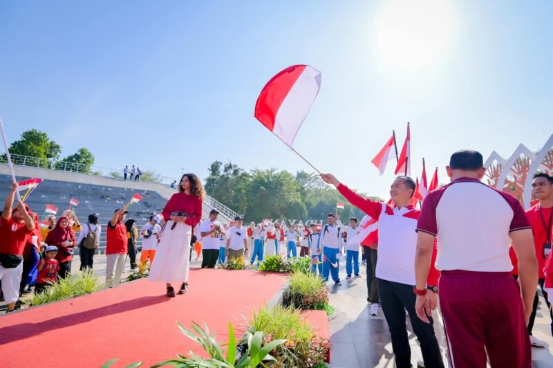 Gerakan Pembagian Bendera Merah Putih Tahun 2025 yang diselenggarakan Pemerintah Provinsi Nusa Tenggara Barat