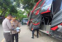 Kecelakaan bus Nakes RSBS Jember di Jalur Bromo tewaskan 8 orang dan lukai 44 lainnya. Polisi dalami penyebab, sejumlah korban kritis dirawat.