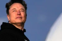 Elon Musk kembali jadi orang terkaya dunia dengan kekayaan Rp 8.300 triliun, berkat lonjakan saham Tesla dan valuasi SpaceX serta xAI.
