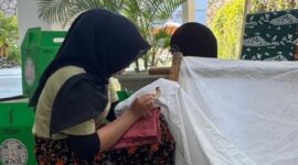 Aruna Senggigi rayakan Hari Batik Nasional dengan Batik Sasambo Experience, hadirkan wisata budaya khas NTB bagi tamu lokal & mancanegara.