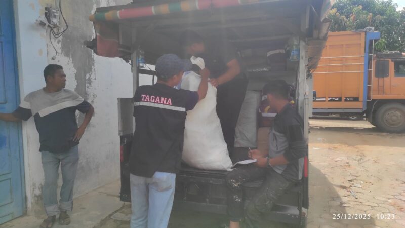 Relawan NTB menyalurkan 600 paket bantuan dan layanan kesehatan bagi penyintas bencana di Aceh Utara. (foto: diskominfotik NTB)