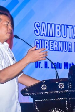 Lantik Dekopinwil NTB, Gubernur Iqbal Minta Tata Kelola dan Citra Koperasi Dibenahi