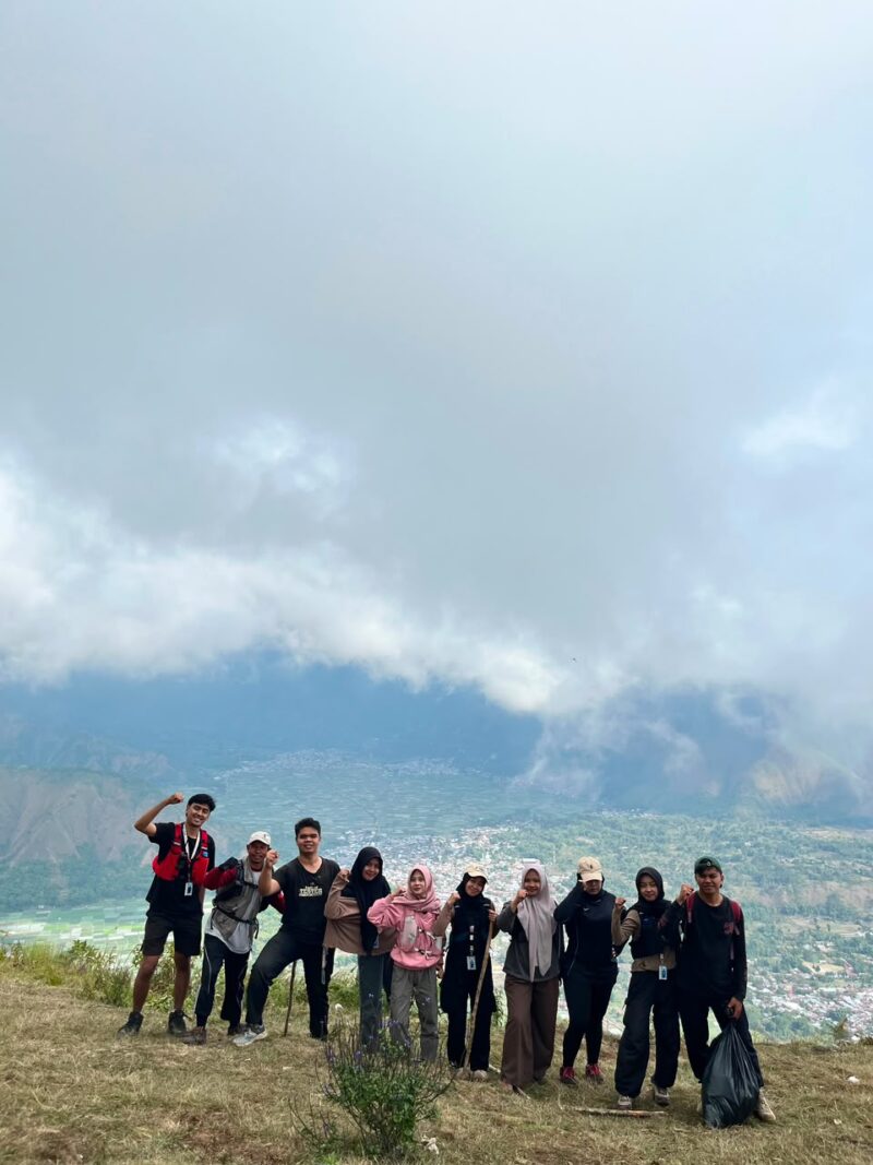 Panorama Bukit Pergasingan Sembalun pada salah satu spot view 